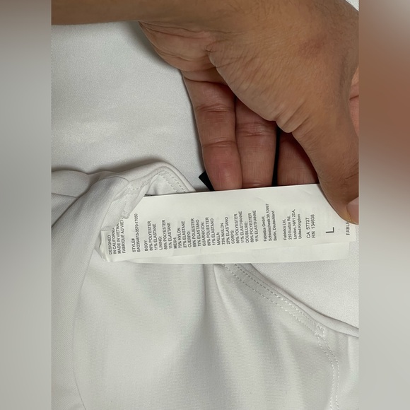 FABLETICS OASIS TWIST MEDIUM IMPACT SPORT BRA WHITE - Picture 10 of 10